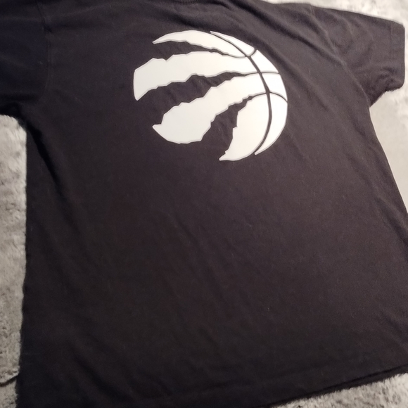 Unisex medium toronto raptors tshirt - Picture 2 of 3